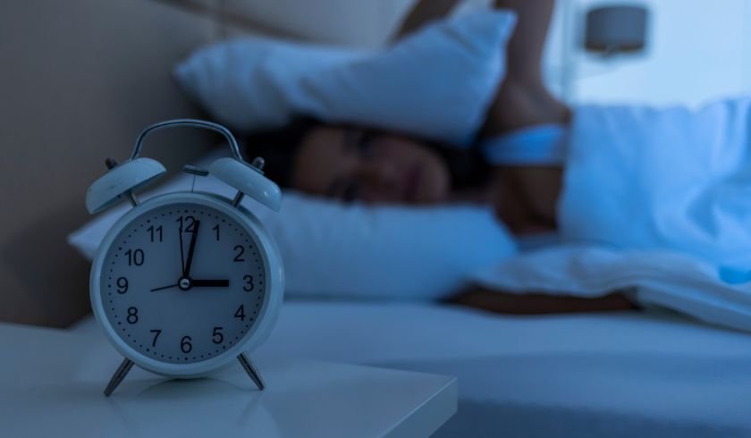 a lady who can't sleep because is suffering from insomnia