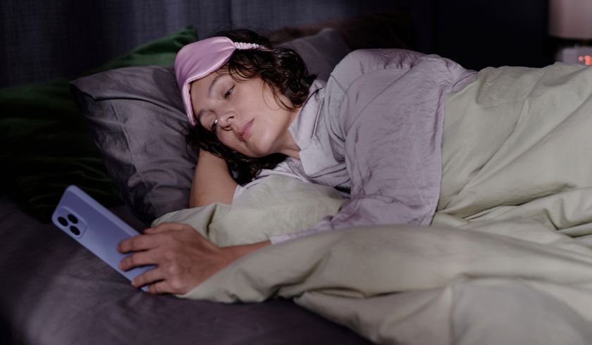 woman can't sleep because of insomnia, needs aromatherapy massage 